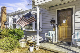 102 Hawthorne Ln in Greenville, SC - Building Photo - Building Photo