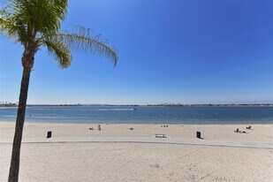 1327 La Palma St in San Diego, CA - Building Photo