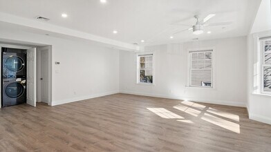 33 Devoe St, Unit Apt. A in Dobbs Ferry, NY - Foto de edificio - Building Photo