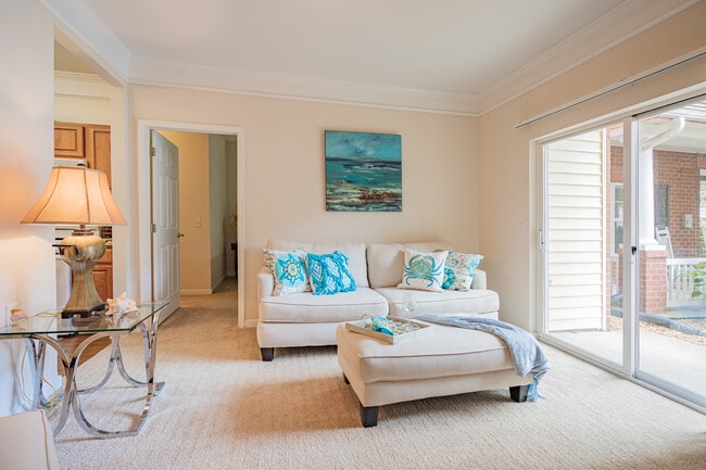 Alexander Heights Luxury Senior Apartments in Fredericksburg, VA - Foto de edificio - Interior Photo