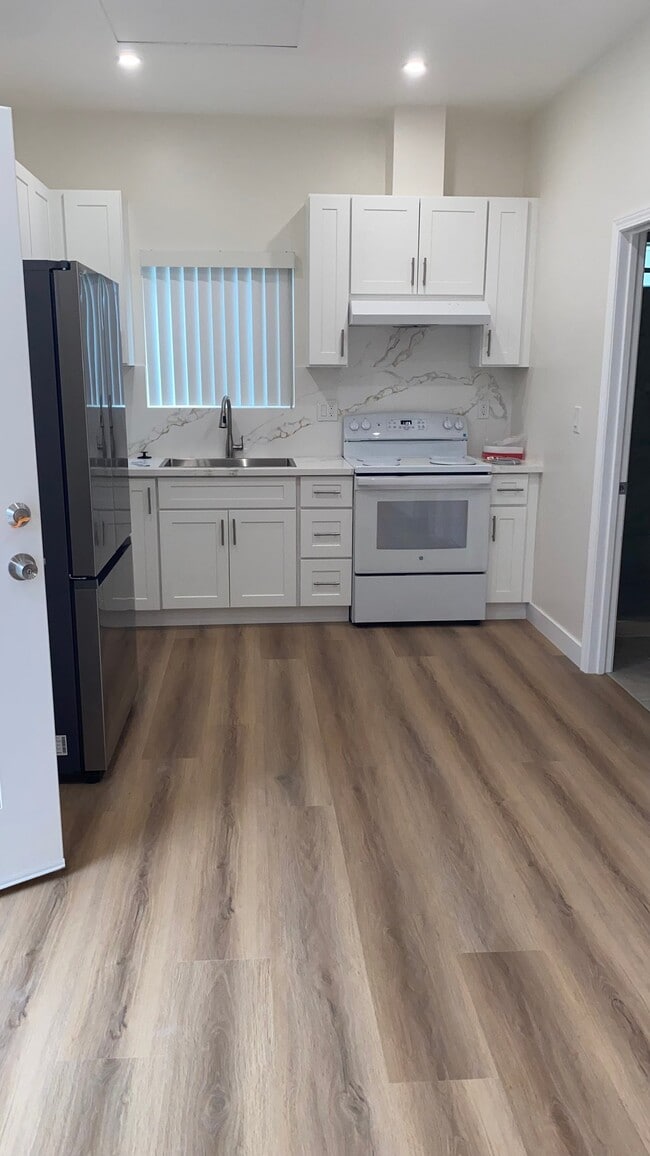 1610 N Kingsley Dr in Los Angeles, CA - Foto de edificio - Building Photo