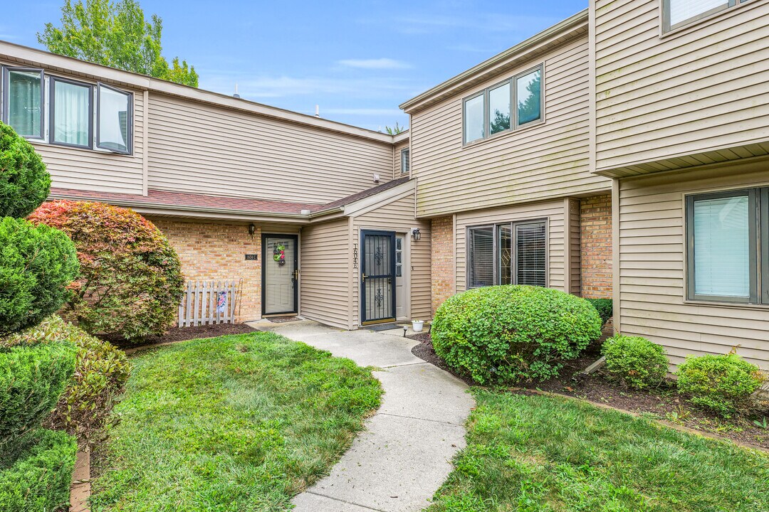 1604 Lyndhurst Dr in Savoy, IL - Building Photo