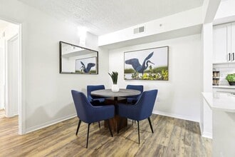 Halston Lakeside in Sarasota, FL - Building Photo - Building Photo