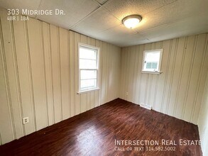 303 Midridge Dr in St. Louis, MO - Building Photo - Building Photo