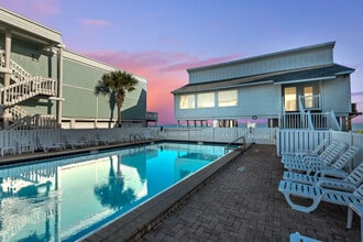 1100 Fort Pickens Rd in Gulf Breeze, FL - Foto de edificio - Building Photo