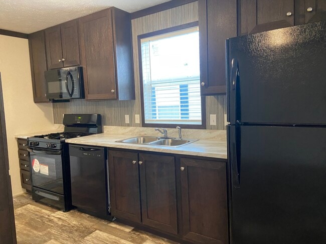 200 Birch in Highland, MI - Building Photo - Building Photo