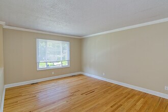 2135 Winewood Ave in Ann Arbor, MI - Building Photo - Building Photo