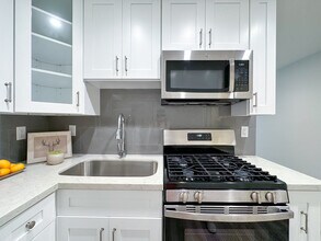 6446 Lexington in Los Angeles, CA - Foto de edificio - Building Photo