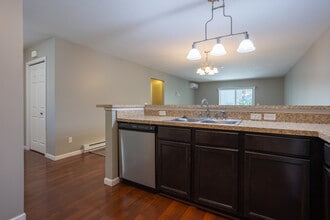 Terrace Bluff Condominiums in Traverse City, MI - Foto de edificio - Interior Photo