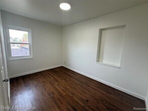 24720 Michigan Ave in Dearborn, MI - Building Photo - Building Photo