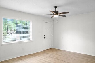 2655 Fountain View St in New Caney, TX - Building Photo - Building Photo