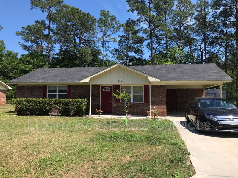 454 Elm St in Hinesville, GA - Building Photo