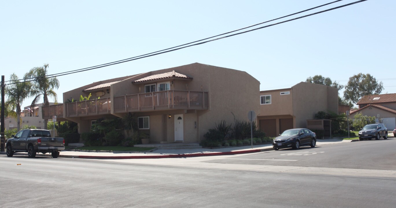 1423 Alabama St in Huntington Beach, CA - Building Photo