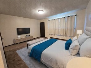 1364 SE Court St in Roseburg, OR - Building Photo - Building Photo