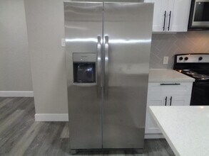 917 Temple Dr in Hitchcock, TX - Building Photo - Building Photo