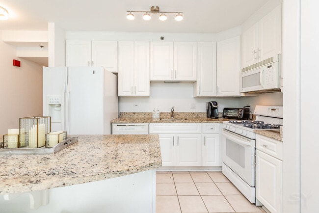 33 W Ontario St in Chicago, IL - Building Photo - Building Photo