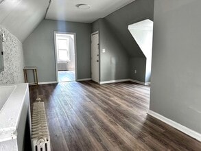 24 Wegman Pkwy in Jersey City, NJ - Building Photo - Building Photo