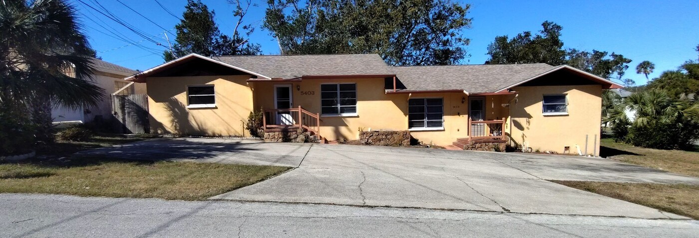 5403 Drinkard Dr in New Port Richey, FL - Foto de edificio