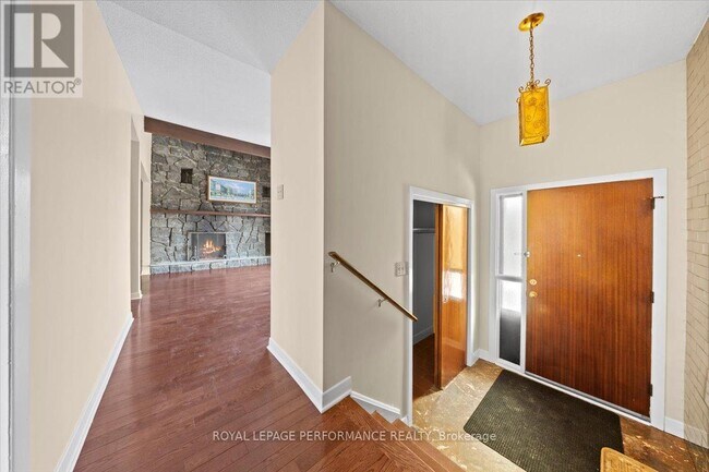 2212 St. Laurent Blvd in Ottawa, ON - Building Photo - Building Photo