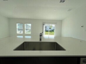 216 Hayley St in Winter Haven, FL - Building Photo - Building Photo