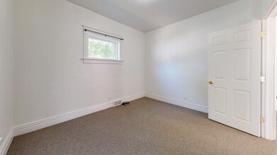 2505 Poplar St, Unit 1st Floor in Erie, PA - Building Photo - Building Photo