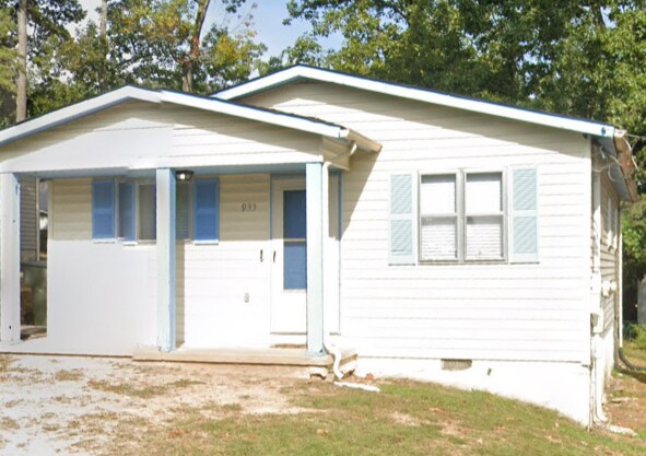 property at 933 East Ave