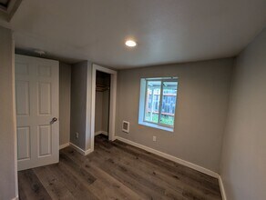 625 E 5th Ave in Riddle, OR - Foto de edificio - Building Photo