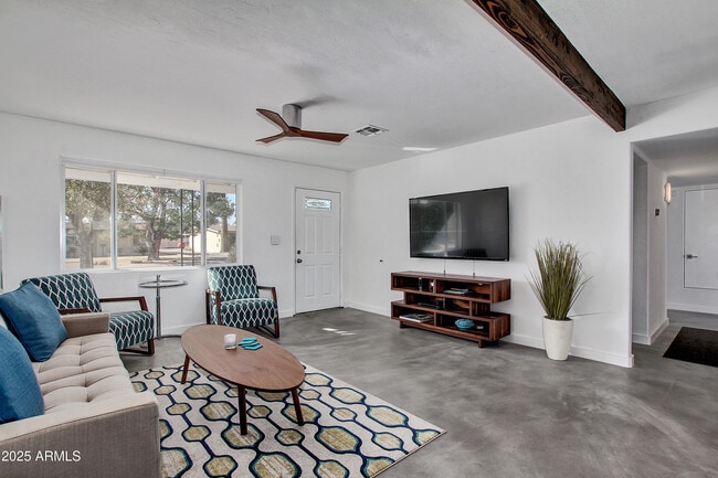 7034 E Wilshire Dr in Scottsdale, AZ - Building Photo - Building Photo