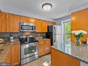 1636 Fieldthorn Dr in Reston, VA - Building Photo - Building Photo