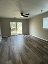 1100 Newfoundland Dr in Manhattan, KS - Building Photo - Building Photo