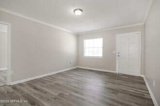 8371 Fury Dr in Jacksonville, FL - Building Photo - Building Photo