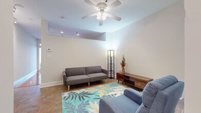 333 W Trade St, Unit 2503 in Charlotte, NC - Foto de edificio - Building Photo