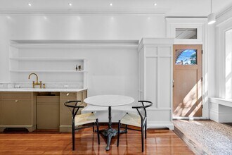 354 Tappan St, Unit 1 in Brookline, MA - Foto de edificio - Building Photo