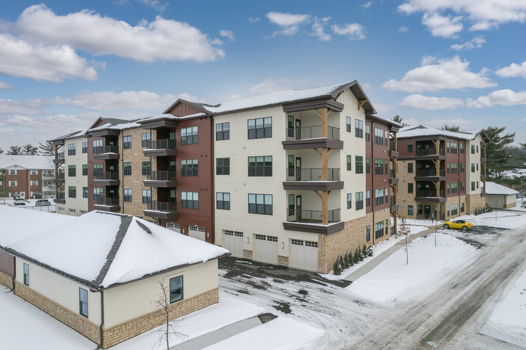 The Crescent at Oakleaf Village in Toledo, OH - Building Photo