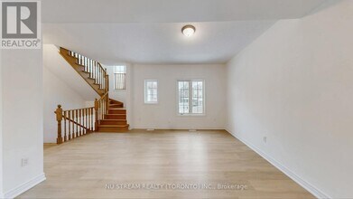 15 Old Colony Rd in Richmond Hill, ON - Building Photo - Building Photo