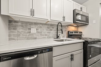 106 Central Ave in East Hartford, CT - Foto de edificio - Building Photo