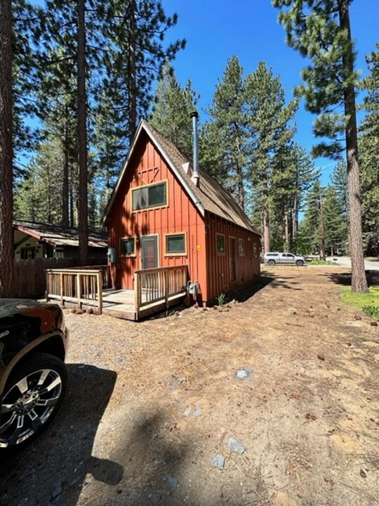 1110 Long Valley Ave in South Lake Tahoe, CA - Foto de edificio