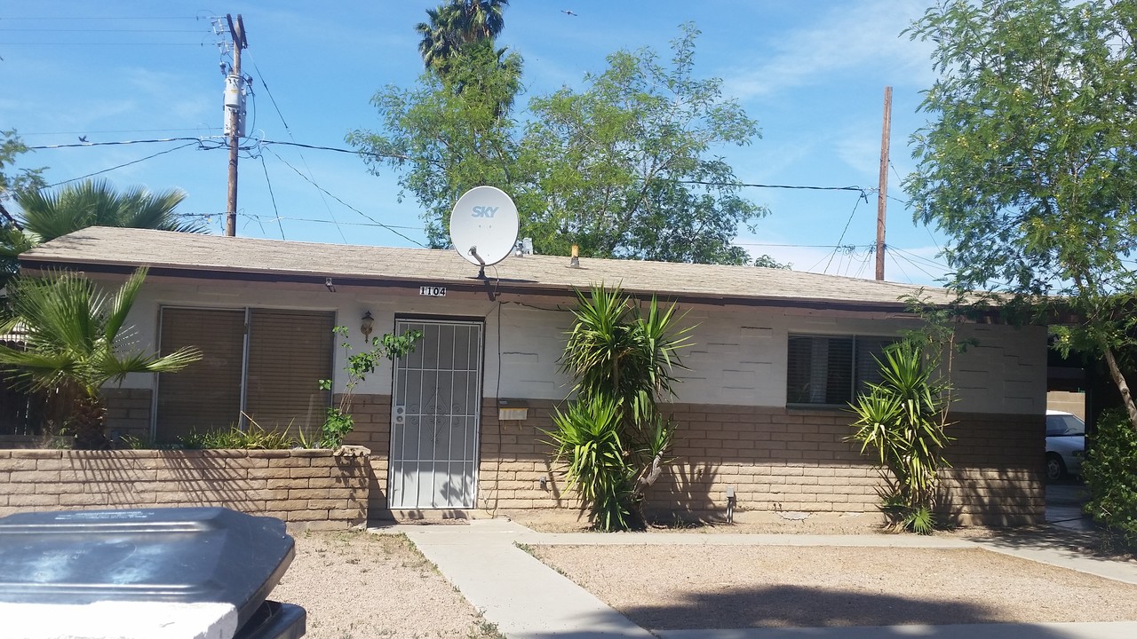 1102 N July Cir in Mesa, AZ - Building Photo