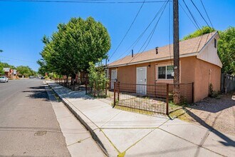 704 Pacific Ave SW in Albuquerque, NM - Building Photo - Building Photo