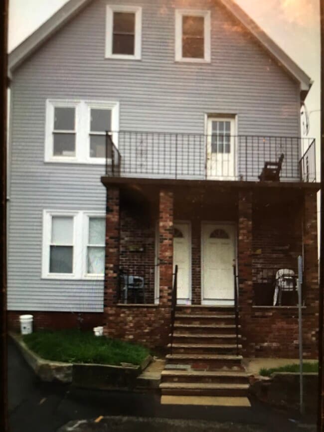 53 Granville Ave, Unit 3 in Medford, MA - Building Photo - Building Photo