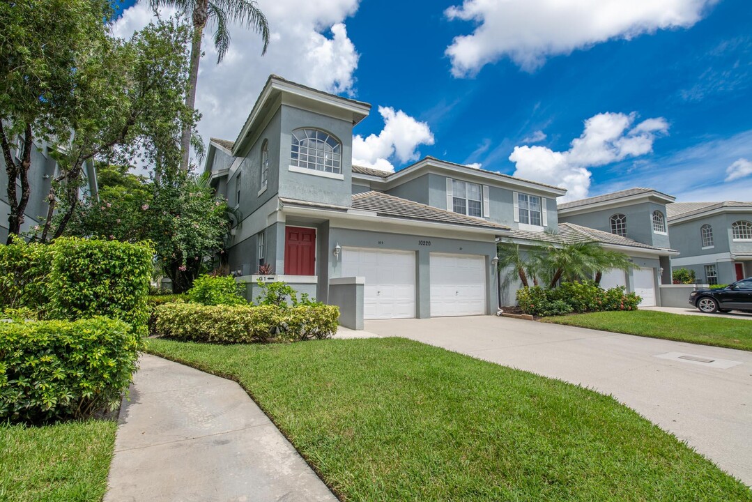 10220 Andover Coach Cir in Wellington, FL - Building Photo