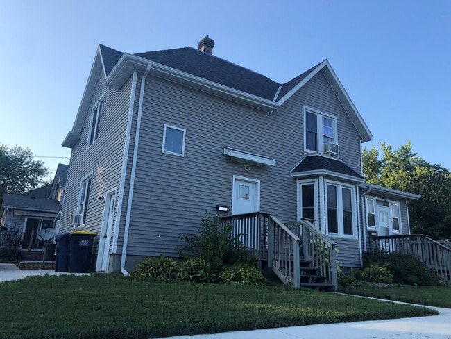 property at 1100 Center St.