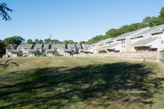 Brookwood at Oakdale 55+ in Oakdale, NY - Building Photo - Building Photo