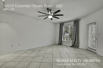 10019 Courtney Palms Blvd in Tampa, FL - Building Photo - Building Photo