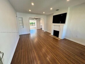 2210 SW 25th St in Miami, FL - Building Photo - Building Photo