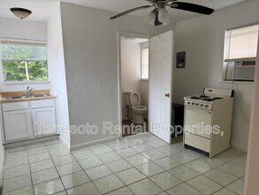 1334 W Lullwood Ave in San Antonio, TX - Building Photo - Building Photo