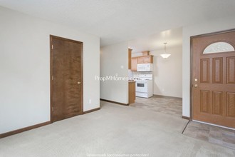 5920 S Hood Ave in Portland, OR - Building Photo - Building Photo