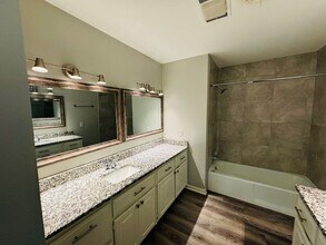 4517 Robinwood Dr in Waco, TX - Foto de edificio - Building Photo