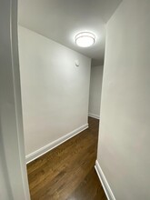 240 E 82nd St, Unit 1B in New York, NY - Foto de edificio - Building Photo