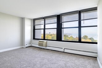 Oglesby Towers Apartments in Chicago, IL - Foto de edificio - Interior Photo